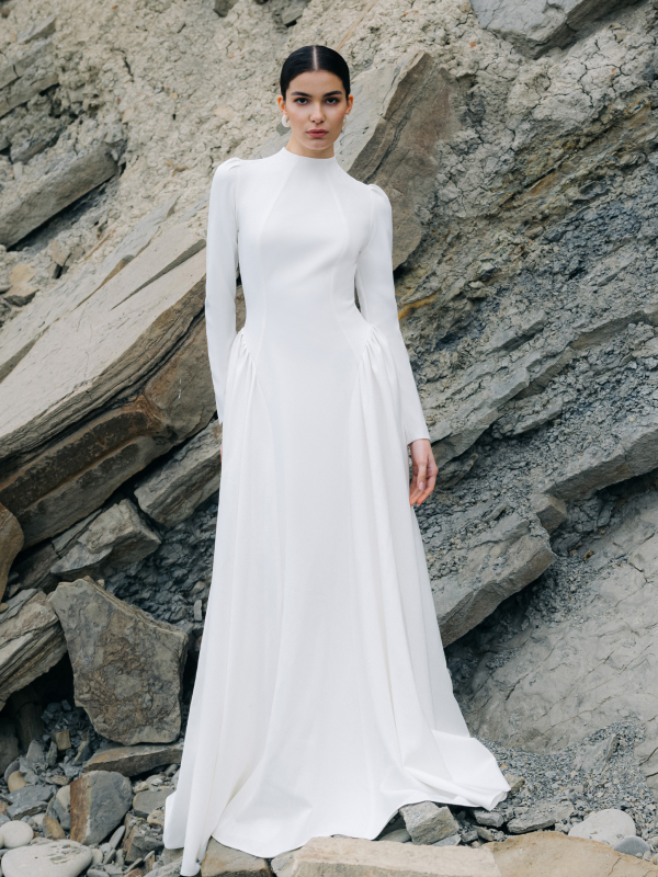 Hera Wedding Dress in Crepe with Long Sleeve